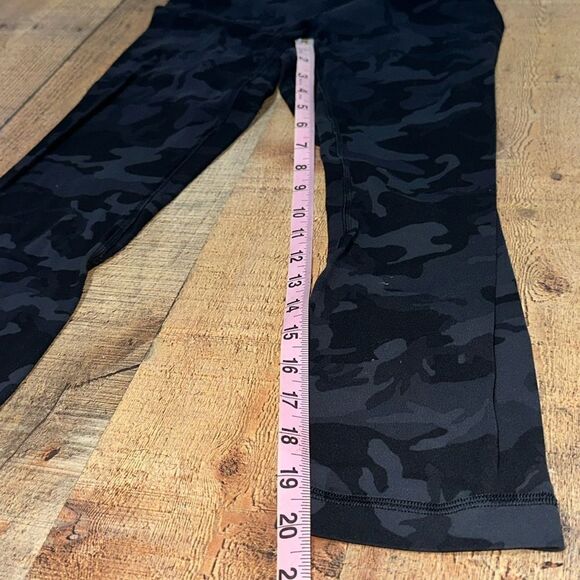 Lululemon Align Crop *21"
Incognito Camo Multi Grey
Size 6 - Picture 9 of 12